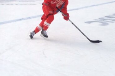 Des scènes d'une pratique de @detroitredwings à retenir. #WinterClassic ...
