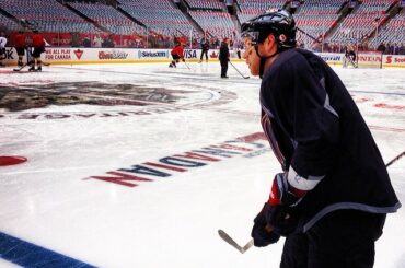 @ b_ryan9 est ouvert et prêt pour les exercices au skate d'entraînement @nhlsenators. #Hérite ...