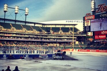 Il est temps que Michigan Tech vs MSU joue au hockey en extérieur à #Hockeyt # GLI ...