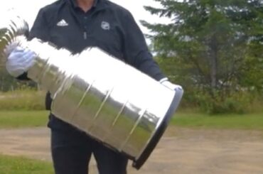 Ce n’est pas tous les jours que le @stanleycup se rend à Renous, au Nouveau-Brunswick.
Mais ...