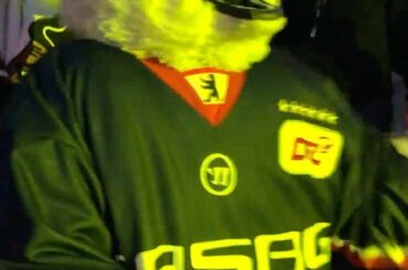 Ça arrive aux meilleurs d'entre nous. #NHLGlobalSeries

Suivez-nous sur @nhleurope! ...