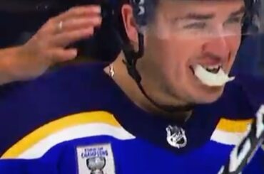 Le hockey est de retour, tout comme #SlowMoMonday! ...