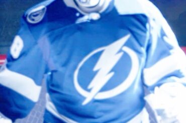 Feu. Prêt. Objectif. @greenday vient d'entamer une nouvelle saison de #WNH. #NHLGreenDay ...