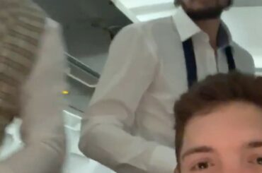 Jack Roslovic (@ jrslovic96) et les @nhljets se sentent bien en direction de Califor ...