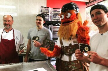 James van Riemsdyk (@jvanriemsdyk) et Tyler Pitlick ont ​​réalisé des @philadelphiaflye ...