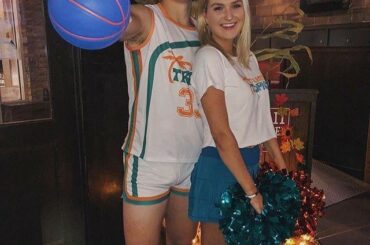 Brady Tkachuk ou Jackie Moon? Vous êtes le juge. #HockeyHalloween (@bradytkachu ...