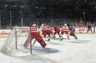 David Rittich (@ d.r.33) se démarque pour les @nhlflames. #HeritageClassic ...