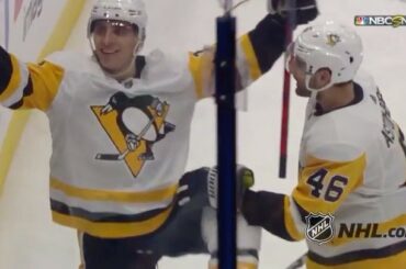 Je dois (le remettre) le donner à @brandontanev ici. #WNH: @nhlonnbcsports ...