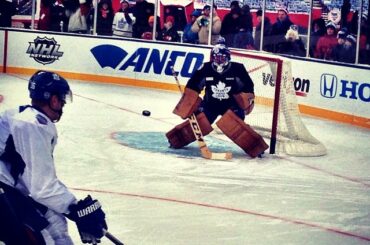 Jonathan Bernier utilise des vêtements d'inspiration vintage. #WinterClassic ...