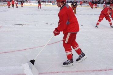 Justin Abdelkader intervient à la pratique @detroitredwings. #WinterClassic ...