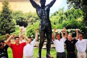 Yo Adrian ... Ils l'ont fait!

Les meilleurs prospects 2014 #NHLDraft ont visité Philadelphie ...