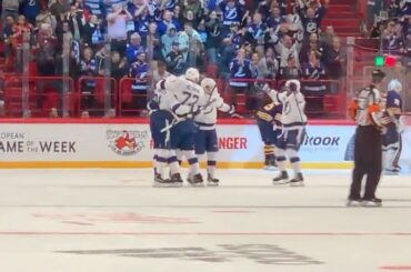 Victor Hedman (@ heds77) attrape un point. La foule va NUTS! #NHLGlobalSeries
Suivre ...