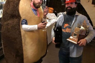 * Insérer le meme de Spider-Man * Ryan O'Reilly et David Perron (@ dp_57) déguisés en ...