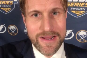 Markus Naslund est ici pour vous dire que le #NHLGl bat son plein à Stockholm ...