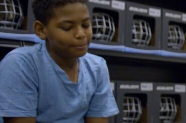 Les enfants aident les enfants, vous aimez le voir.
Avec un peu d'aide, les étudiants de Ga ...