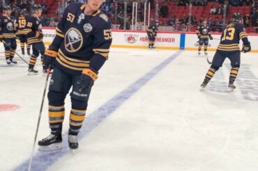 @buffalosabres bon gars @jeffskinner avec l'aide primaire. Hugo de Lettonie ...