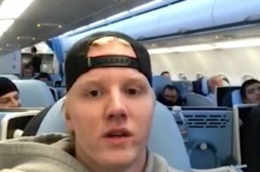 Rasmus Dahlin (@rasmusdahlinn) s'enregistre depuis le vol @buffalosabres à destination de la Suède ...