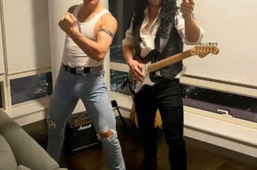 La 'mouche a du sens maintenant. Auston Matthews s'est pleinement engagé à #HockeyHallow ...