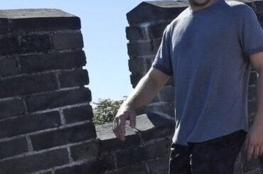 Vous les connaissez sur la glace, mais vous allez voir @davidpastrnak et Brad Marchand (...