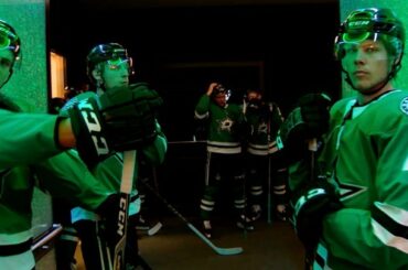 Entrez dans les coulisses alors que les @predsnhl se préparent à affronter les @dallasstars au ...