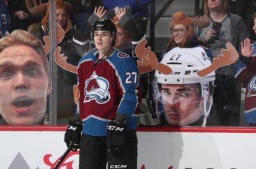 Ryan Graves (@ ryangraves27) voit le double. @coloradoavalanche contre @nhlblackh ...