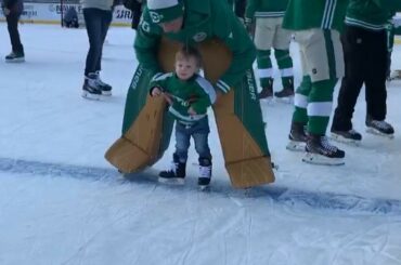 La meilleure sauvegarde de la journée de Ben Bishop! (et la première fois que le fils de Ben patine!) #Wint ...