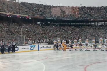 ... dont les larges rayures et les étoiles brillantes! @dallasstars #WinterClassic ...