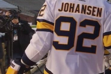 Le @predsnhl vous emmène directement sur la glace avant que la rondelle ne tombe pour #WinterCl ...