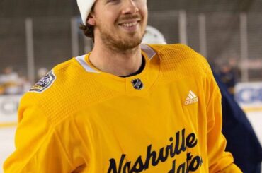 Sous les lumières du Cotton Bowl. #WinterClassic ...