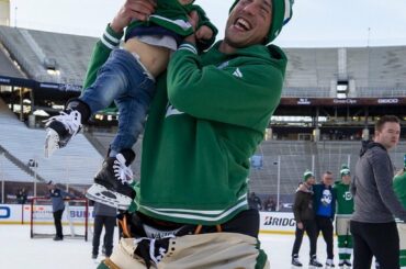 C'était une affaire de famille au Cotton Bowl. #WinterClassic ...