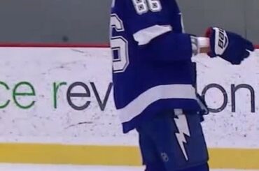 Vous voulez apprendre à faire "Le Kucherov?" L'homme lui-même est là pour donner un conseil ...