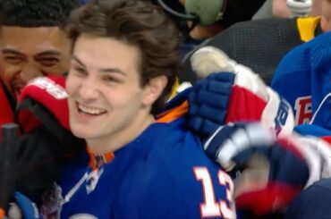 Mathew Barzal (@ barzal97) peut voler. Un autre regard sur la fa de la star de @ny_islanders ...