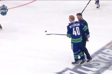 Il n'y a rien que @_eliaspettersson ne puisse faire. #NHLAllStar (@canucks) ...