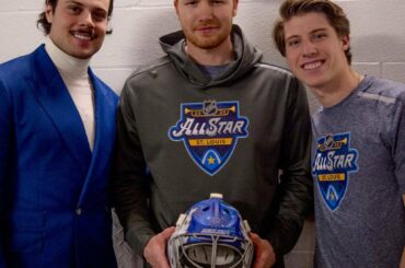 @ frederikandersen31 montrant un peu d'amour à @austonmatthews et Mitch Marner (@marn ...
