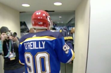 Ryan O'Reilly avec l'amour des @chiefs. #NHLAllStar
: @nhlonnbcsports
: @sportsnet ...