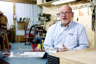 «Quand j'ai découvert le hockey sur luge, je suis tombé amoureux.» Pour célébrer la Journée du hockey en Amérique, ...