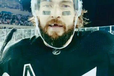 Drew Doughty a été pompé après la victoire de @lancies @navyfederation #StadiumSeries! ...