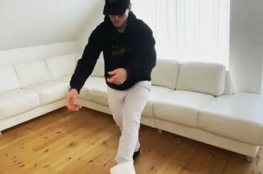 Eh bien, c'est une nouvelle tournure, Dmytro Timashov (@dmytrotimashov). #HockeyAtHome (: @dm ...