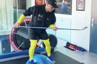 Oui, c'est quelque chose de génial, @max. #HockeyAtHome (: TW / max_domi) ...