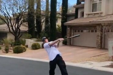 Nate Schmidt frappe les dingers. #HockeyAtHome (@ nateschmidt88) ...