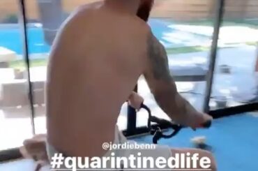 #HockeyAtHome pour @jordiebenn, euh, ça va bien ... on suppose. (: @ koho8) ...