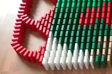 Je ne peux même pas imaginer le temps que cela a pris! #HockeyAtHome (YouTube / Domino Beast) ...