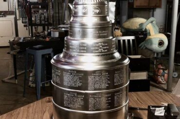 Cette coupe Stanley maison est irréelle! #HockeyAtHome (TW / DylanNowak) ...