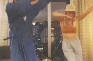 Exécution parfaite, @ 1jackcampbell. #HockeyAtHome (: TikTok / jackcampbell.36) ...