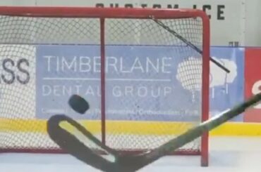 Qui va être le premier à faire ça dans un jeu? #HockeyAtHome (@ elev802_vt) ...