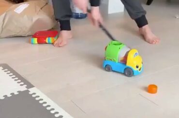 On dirait que Tanner Pearson a trouvé un gardien pour s'entraîner! #HockeyAtHome (@tanner ...