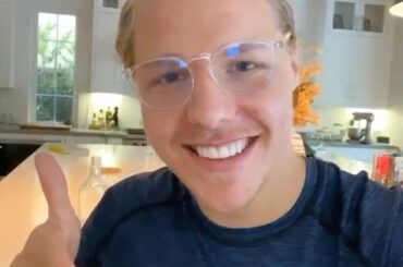 @ hampuslindholm47 et Joe Exotic ... quel duo irréel. #HockeyAtHome (: @hampu ...