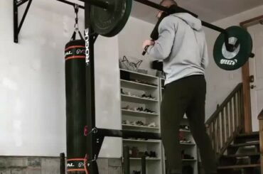 Pas de gym? Aucun problème pour Mark Borowiecki. #HockeyAtHome (: @itsborocoprunning) ...