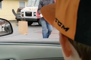 La distanciation sociale à son meilleur. #HockeyAtHome (@rebookajones, @theflyingvfoo ...