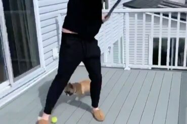 La défense des chiots de Ben Hutton (@ bhutt10) est excellente! #HockeyAtHome (: @lak ...